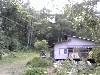 長野県菅平高原 ゆたか山荘 西側(坂上) 2025/07/16 17:00