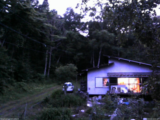 長野県菅平高原 ゆたか山荘 西側(坂上) 2025/07/18 19:15