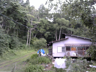 長野県菅平高原 ゆたか山荘 西側(坂上) 2025/07/22 18:00
