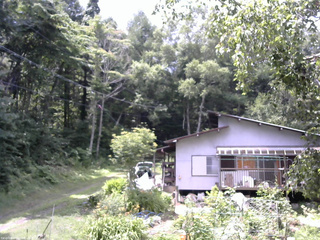 長野県菅平高原 ゆたか山荘 西側(坂上) 2025/07/30 12:00