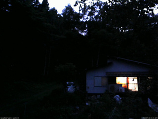 長野県菅平高原 ゆたか山荘 西側(坂上) 2025/07/30 19:15