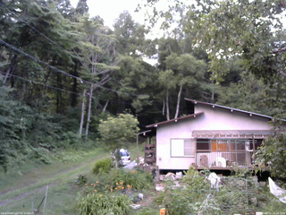 長野県菅平高原 ゆたか山荘 西側(坂上) 2025/08/01 18:30