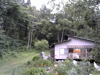 長野県菅平高原 ゆたか山荘 西側(坂上) 2025/08/01 18:45