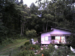 長野県菅平高原 ゆたか山荘 西側(坂上) 2025/08/01 19:00