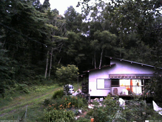 長野県菅平高原 ゆたか山荘 西側(坂上) 2025/08/02 19:00