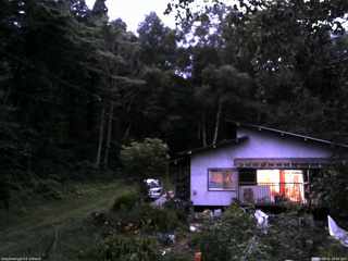 長野県菅平高原 ゆたか山荘 西側(坂上) 2025/08/05 19:00