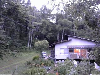長野県菅平高原 ゆたか山荘 西側(坂上) 2025/08/06 18:45