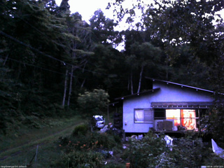 長野県菅平高原 ゆたか山荘 西側(坂上) 2025/08/06 19:00