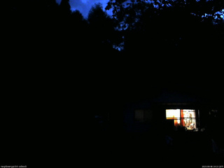 長野県菅平高原 ゆたか山荘 西側(坂上) 2025/08/06 19:15