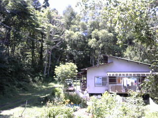 長野県菅平高原 ゆたか山荘 西側(坂上) 2025/08/08 12:00