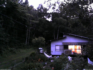 長野県菅平高原 ゆたか山荘 西側(坂上) 2025/08/08 19:00