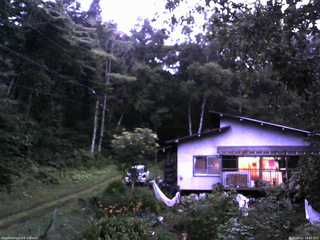 長野県菅平高原 ゆたか山荘 西側(坂上) 2025/08/12 18:45