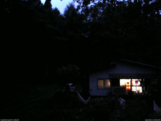 長野県菅平高原 ゆたか山荘 西側(坂上) 2025/08/12 19:00