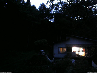 長野県菅平高原 ゆたか山荘 西側(坂上) 2025/08/13 19:00