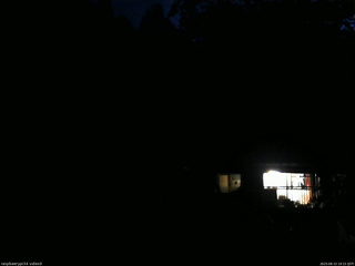 長野県菅平高原 ゆたか山荘 西側(坂上) 2025/08/13 19:15