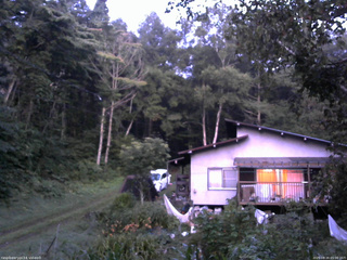 長野県菅平高原 ゆたか山荘 西側(坂上) 2025/08/20 05:00