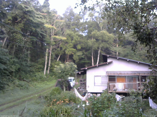 長野県菅平高原 ゆたか山荘 西側(坂上) 2025/08/21 05:45