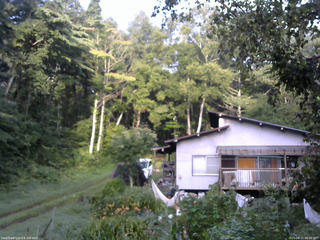 長野県菅平高原 ゆたか山荘 西側(坂上) 2025/08/21 06:00