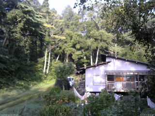 長野県菅平高原 ゆたか山荘 西側(坂上) 2025/08/21 06:15