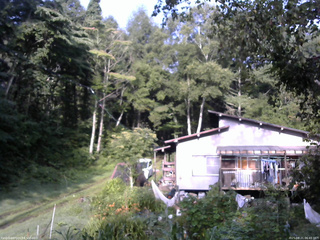 長野県菅平高原 ゆたか山荘 西側(坂上) 2025/08/21 06:45