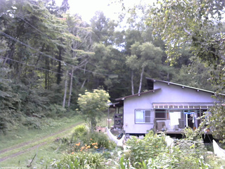 長野県菅平高原 ゆたか山荘 西側(坂上) 2025/08/21 12:45