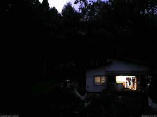長野県菅平高原 ゆたか山荘 西側(坂上) 2025/08/23 18:45
