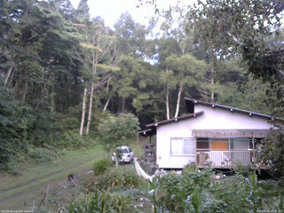 長野県菅平高原 ゆたか山荘 西側(坂上) 2025/08/30 05:45
