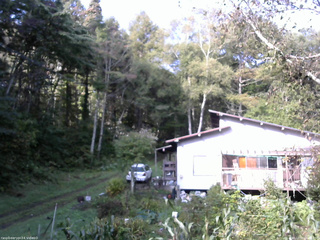 長野県菅平高原 ゆたか山荘 西側(坂上) 2025/10/01 08:00