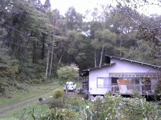 長野県菅平高原 ゆたか山荘 西側(坂上) 2025/10/01 16:00