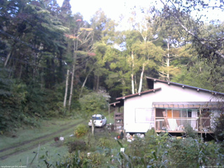 長野県菅平高原 ゆたか山荘 西側(坂上) 2025/10/02 06:15