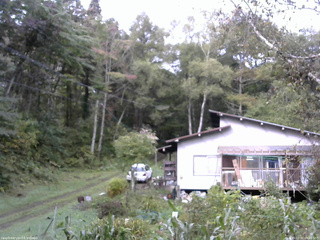 長野県菅平高原 ゆたか山荘 西側(坂上) 2025/10/02 08:15