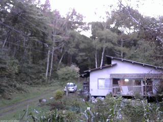 長野県菅平高原 ゆたか山荘 西側(坂上) 2025/10/02 17:00