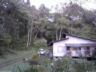 長野県菅平高原 ゆたか山荘 西側(坂上) 2025/10/03 05:45