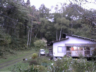 長野県菅平高原 ゆたか山荘 西側(坂上) 2025/10/04 17:00