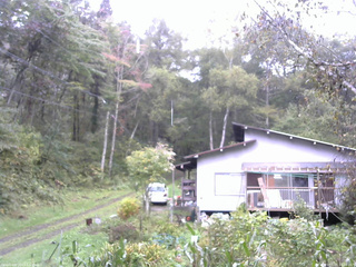 長野県菅平高原 ゆたか山荘 西側(坂上) 2025/10/05 14:00