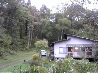 長野県菅平高原 ゆたか山荘 西側(坂上) 2025/10/05 17:00