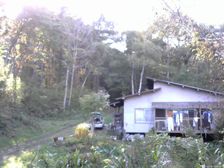 長野県菅平高原 ゆたか山荘 西側(坂上) 2025/10/08 15:00