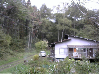 長野県菅平高原 ゆたか山荘 西側(坂上) 2025/10/08 16:00