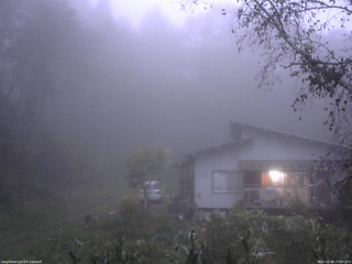 長野県菅平高原 ゆたか山荘 西側(坂上) 2025/10/08 17:00