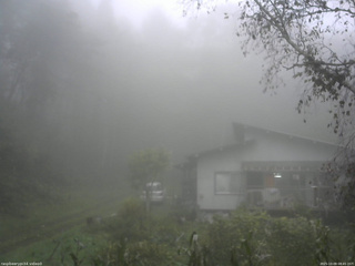長野県菅平高原 ゆたか山荘 西側(坂上) 2025/10/09 08:45