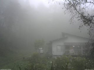 長野県菅平高原 ゆたか山荘 西側(坂上) 2025/10/09 12:00
