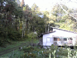 長野県菅平高原 ゆたか山荘 西側(坂上) 2025/10/15 08:00