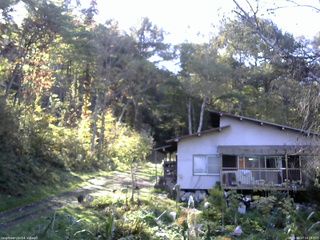 長野県菅平高原 ゆたか山荘 西側(坂上) 2025/10/17 14:15
