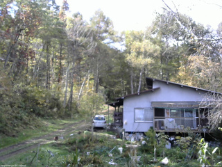 長野県菅平高原 ゆたか山荘 西側(坂上) 2025/10/20 12:00