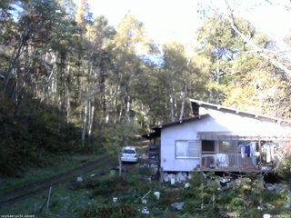 長野県菅平高原 ゆたか山荘 西側(坂上) 2025/10/24 08:15