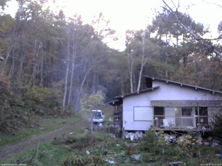 長野県菅平高原 ゆたか山荘 西側(坂上) 2025/10/27 16:15