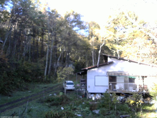 長野県菅平高原 ゆたか山荘 西側(坂上) 2025/10/28 07:15