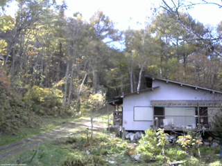 長野県菅平高原 ゆたか山荘 西側(坂上) 2025/10/28 14:00