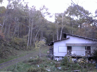 長野県菅平高原 ゆたか山荘 西側(坂上) 2025/10/28 16:00