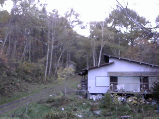 長野県菅平高原 ゆたか山荘 西側(坂上) 2025/10/28 16:15